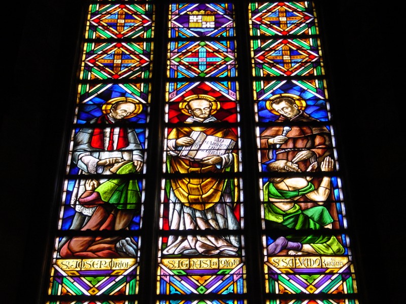 Got. Kirche Stanta Maria del Mar - Glasfenster nah.JPG -                                